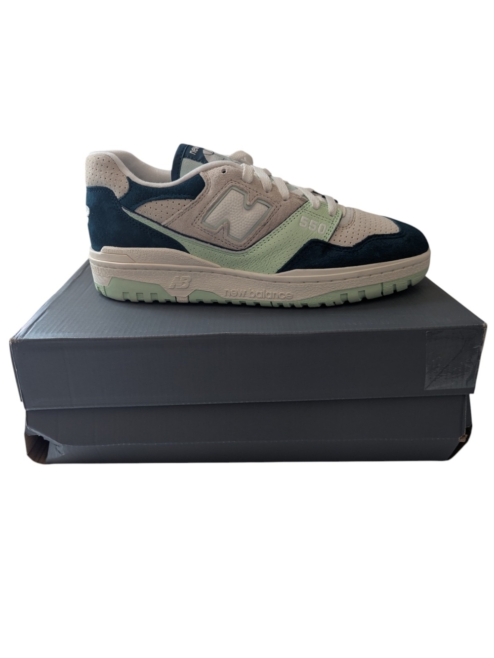 New Balance 550 Green Grey Suede Sneakers BB550FLV Men's Size 10 Women's 11.5